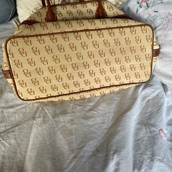 Dooney & Bourke Pocketbook Tote -Material & Leather - Picture 3 of 15